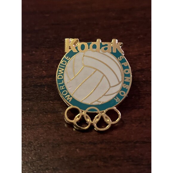 Vintage Kodak Worldwide Sponsor Volleyball Olympics Lapel Hat Pin - Picture 1 of 3